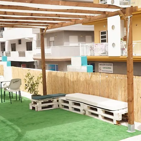 Single Fin Surf Hostel *